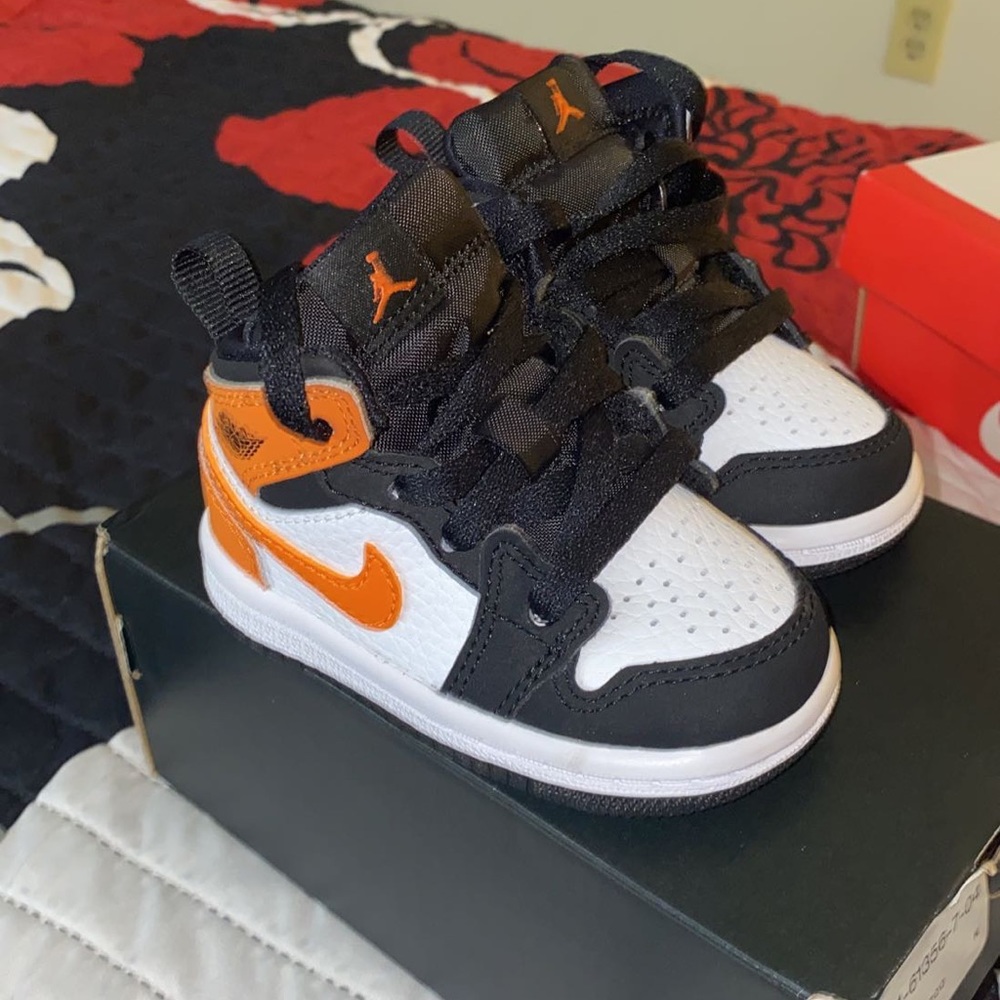 Jordan 1’s size 4c